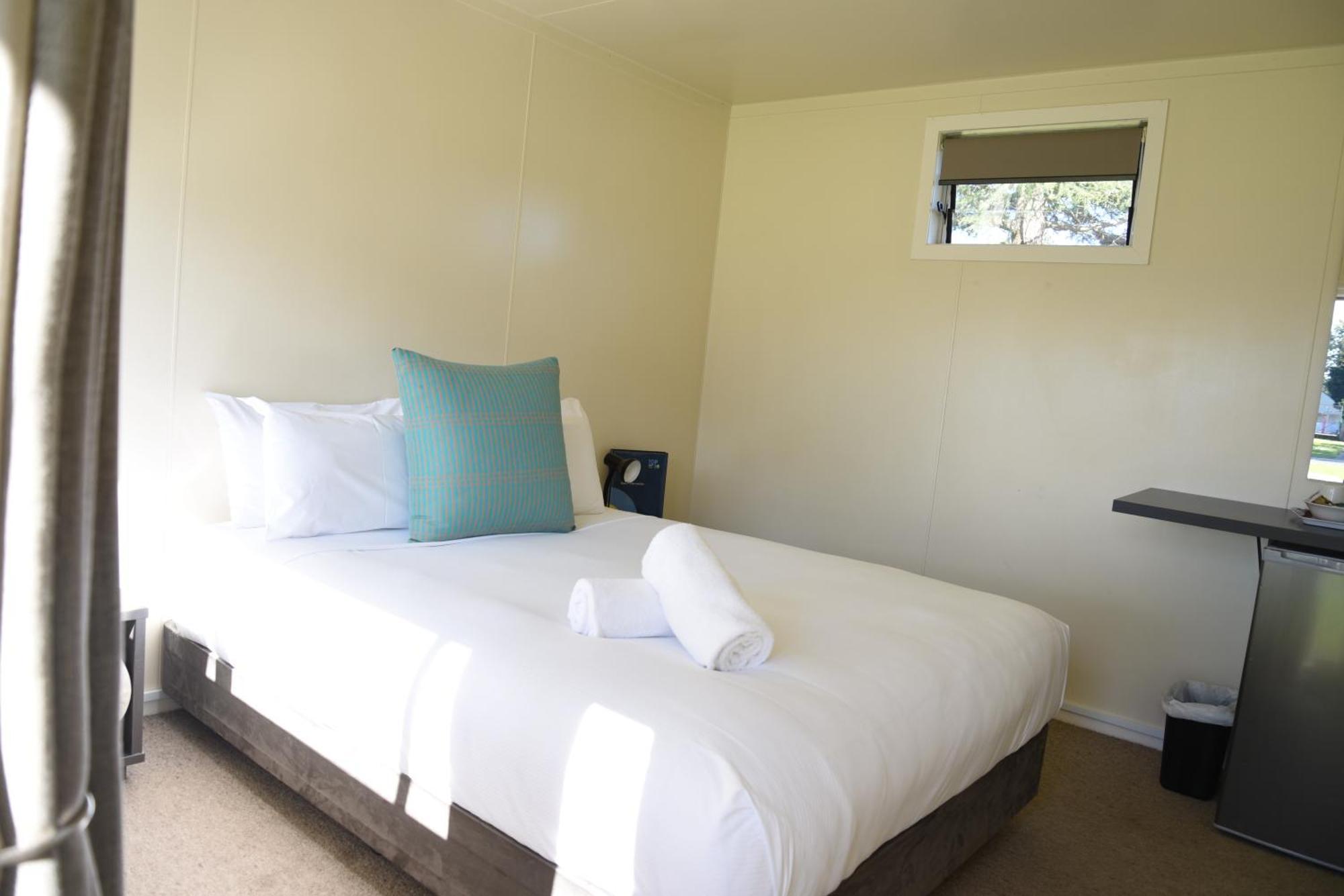 Cambridge Top 10 Holiday Park Room photo
