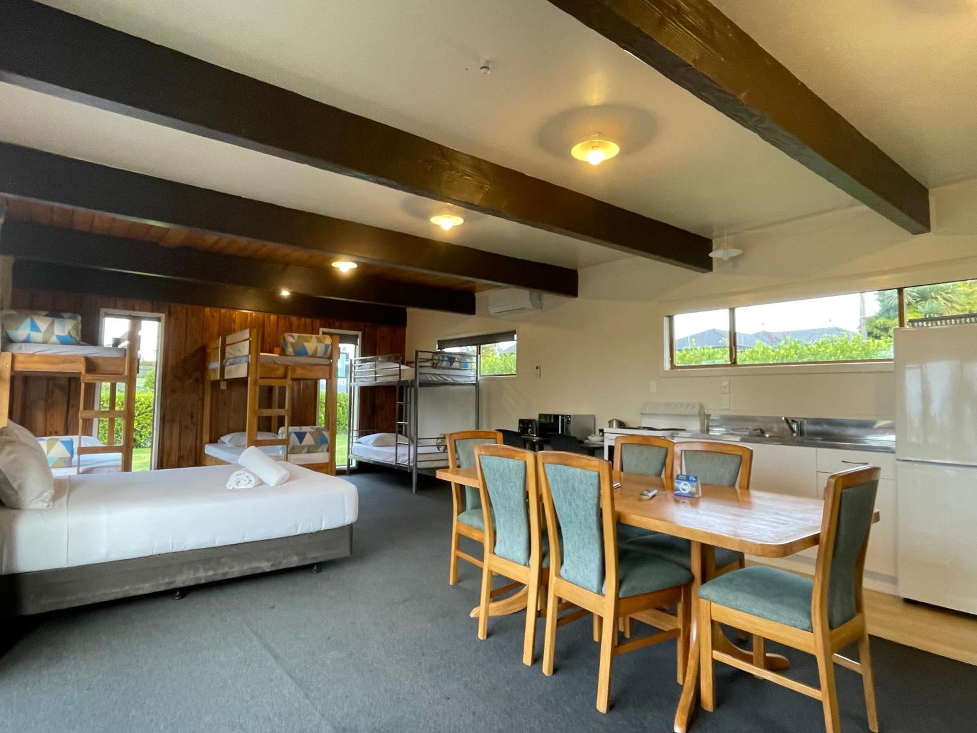 Cambridge Top 10 Holiday Park Room photo