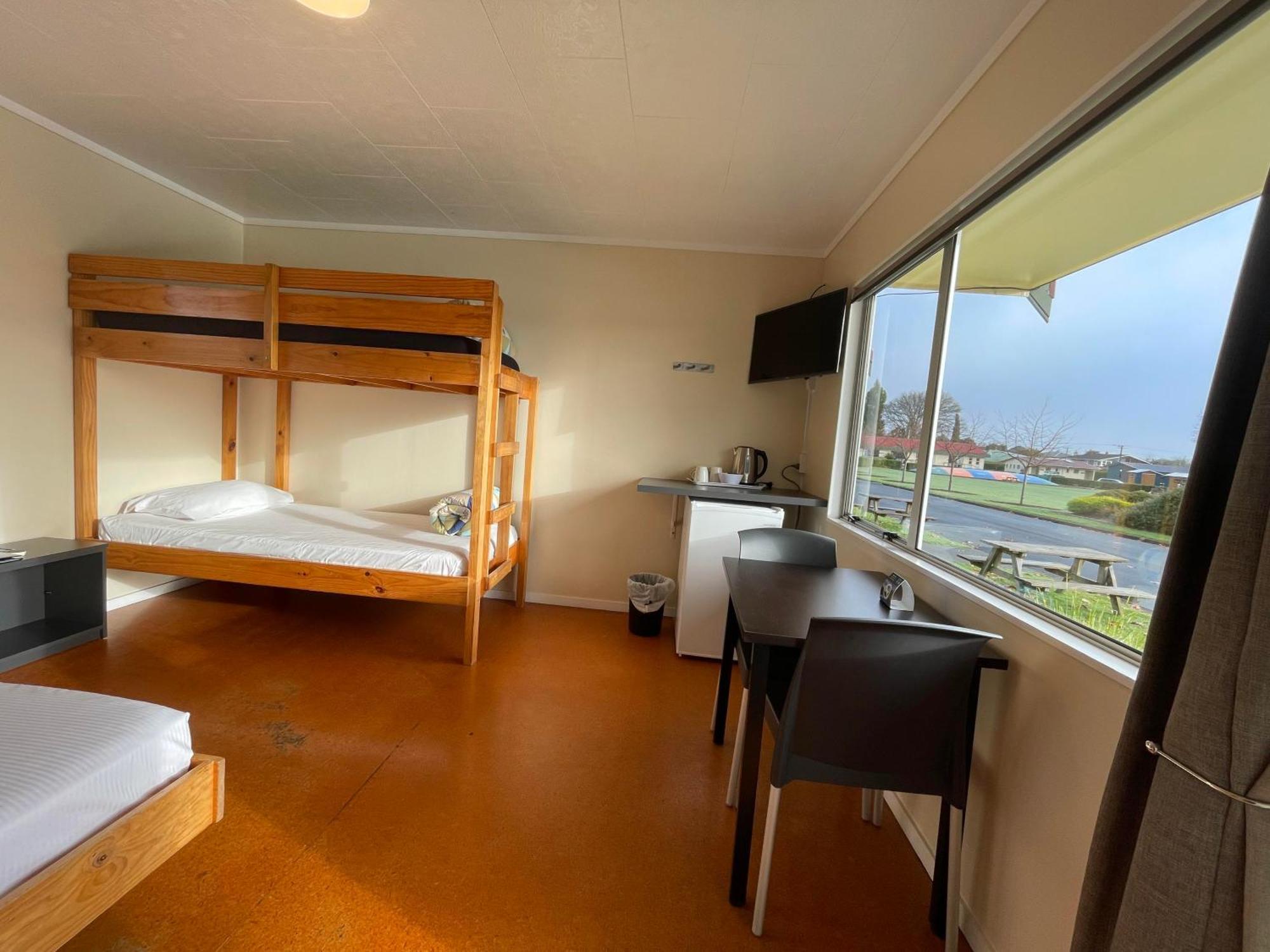 Cambridge Top 10 Holiday Park Room photo